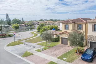 5203 NW 50th Terrace, Tamarac, FL 33319 - Photo 2