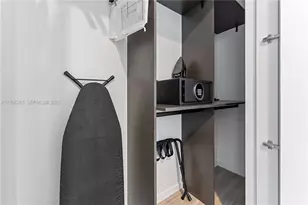 398 NE 5th St, Miami, FL 33132 - Photo 32