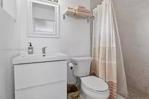 4441 NE 17th Ave, Oakland Park, FL 33334 - Photo 22