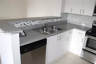 11177 SW 8th St, Pembroke Pines, FL 33025 - Photo 8