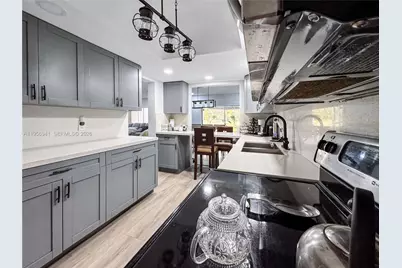 19100 Bobolink Dr, Hialeah, FL 33015 - Photo 10