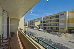 8321 NW 7th St, Miami, FL 33126 - Photo 10