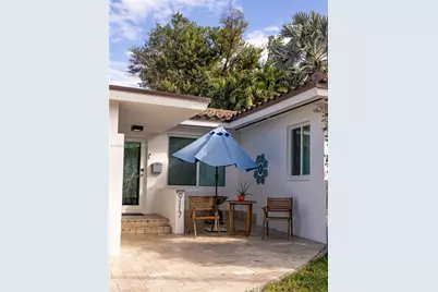 9117 Carlyle Ave, Surfside, FL 33154 - Photo 2