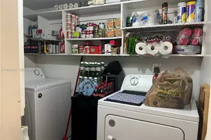 9026 SW 34th St, Miami, FL 33165 - Photo 6