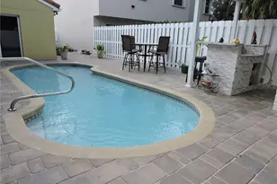 10575 SW 12th Manor, Pembroke Pines, FL 33025 - Photo 2