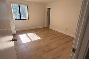 10231 Fontainebleau Blvd, Miami, FL 33172 - Photo 4