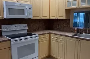 13100 SW 11th Ct, Pembroke Pines, FL 33027 - Photo 4