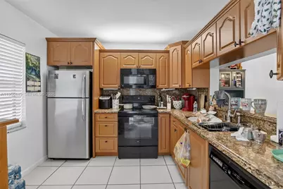 10431 NW 3rd St, Pembroke Pines, FL 33026 - Photo 4