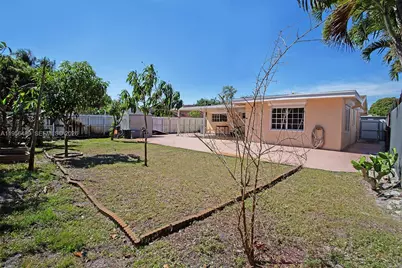 1201 NW 78th Ave, Pembroke Pines, FL 33024 - Photo 32