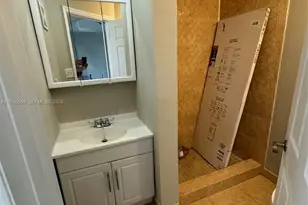 8060 Fairview Dr, Tamarac, FL 33321 - Photo 10