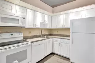 9974 N Belfort Cir, Tamarac, FL 33321 - Photo 4