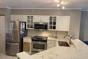 2205 S Cypress Bend Dr, Pompano Beach, FL 33069 - Photo 4