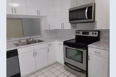 17038 NW 66th Ct, Hialeah, FL 33015 - Photo 4