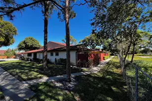 4296 Woodstock Dr, West Palm Beach, FL 33409 - Photo 4
