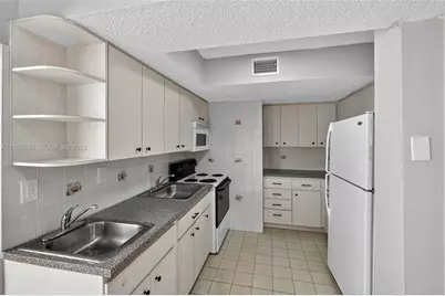 2924 Collins Avenue #501, Miami Beach, FL 33140 - Photo 12