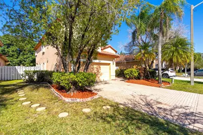 19249 NW 13th St, Pembroke Pines, FL 33029 - Photo 2