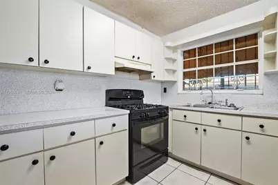 3880 E 8th Ln, Hialeah, FL 33013 - Photo 10