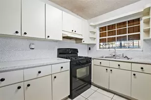 3880 E 8th Ln, Hialeah, FL 33013 - Photo 10