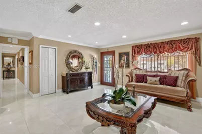 9410 SW 42nd St, Miami, FL 33165 - Photo 8