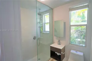 319 W 28th St, Miami Beach, FL 33140 - Photo 6