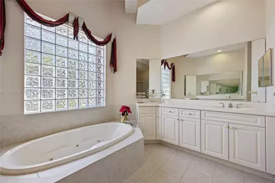 109 SW 128th Ave, Plantation, FL 33325 - Photo 10