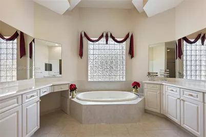 109 SW 128th Ave, Plantation, FL 33325 - Photo 8