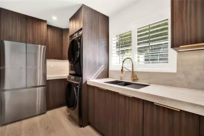 600 San Antonio Ave, Coral Gables, FL 33146 - Photo 8