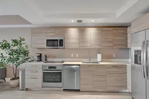 121 NE 34th St, Miami, FL 33137 - Photo 16