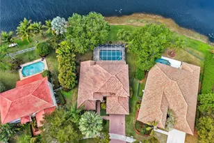 637 Lake Blvd, Weston, FL 33326 - Photo 2