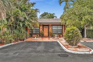 2350 Elm Ct, Pembroke Pines, FL 33026 - Photo 2