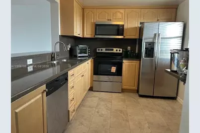 301 SE 3rd St #601, Dania Beach, FL 33004 - Photo 10