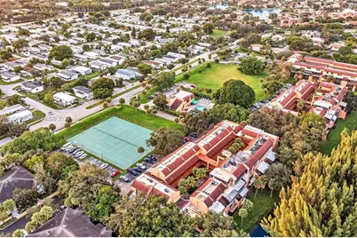 400 Commodore Dr #215, Plantation, FL 33325 - Photo 4