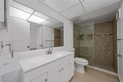 200 Lakeview Dr #101, Weston, FL 33326 - Photo 16
