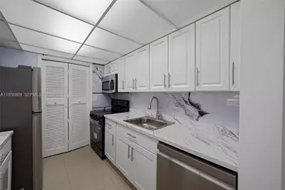200 Lakeview Dr #101, Weston, FL 33326 - Photo 12