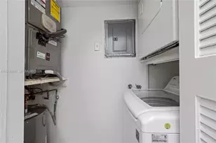 200 Lakeview Dr, Weston, FL 33326 - Photo 14