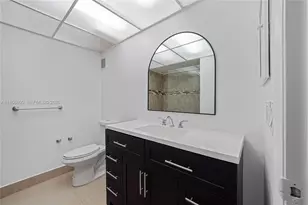 200 Lakeview Dr, Weston, FL 33326 - Photo 30