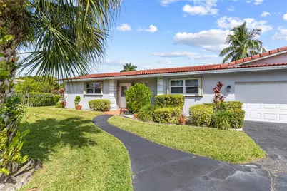7185 E Tropical Way, Plantation, FL 33317 - Photo 2