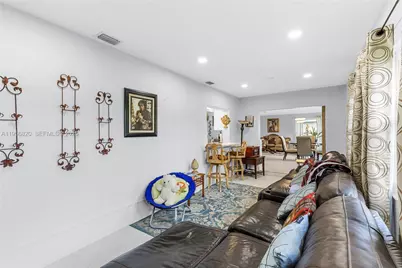 7185 E Tropical Way, Plantation, FL 33317 - Photo 18