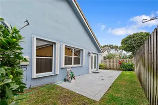 2707 Pinewood Ct, Davie, FL 33328 - Photo 18