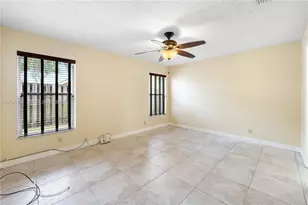 2707 Pinewood Ct, Davie, FL 33328 - Photo 10