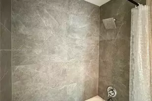 300 S Biscayne Blvd, Miami, FL 33131 - Photo 32