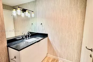 300 S Biscayne Blvd, Miami, FL 33131 - Photo 30