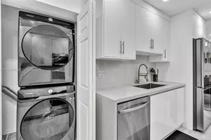 560 N Perviz Ave, Opa-Locka, FL 33054 - Photo 30