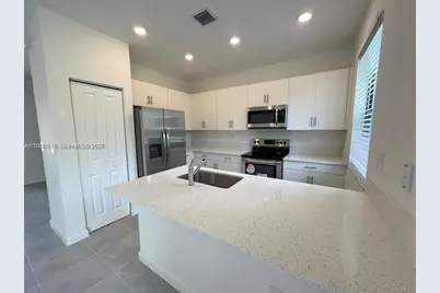 24576 SW 119th Pl #24576, Homestead, FL 33032 - Photo 2