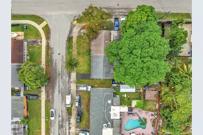 7021 SW 19th Pl, North Lauderdale, FL 33068 - Photo 10