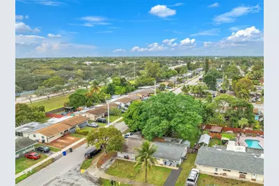 7021 SW 19th Pl, North Lauderdale, FL 33068 - Photo 8