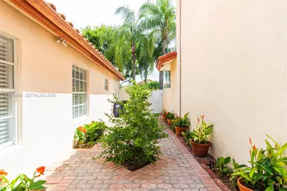 10564 NW 57th St, Doral, FL 33178 - Photo 52