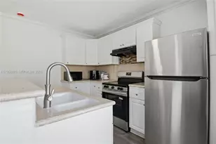 3380 NW 14th St, Miami, FL 33125 - Photo 8