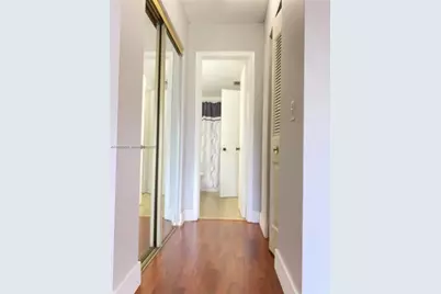 7900 Camino Cir #403, Miami, FL 33143 - Photo 10