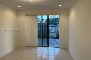 9952 NW 10th St, Miami, FL 33172 - Photo 4